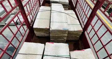 贵阳 黄金麻花岗岩荔枝面，光面毛板装车完成