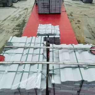 贵阳 芝麻白仿形加直形路沿石出货日常