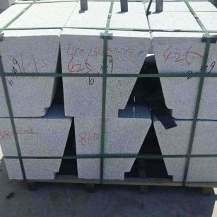 贵阳 芝麻白异形坐凳，石凳