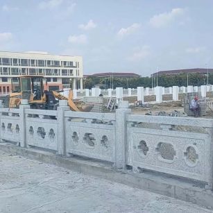 贵阳 白麻花岗岩荔枝面河道栏杆