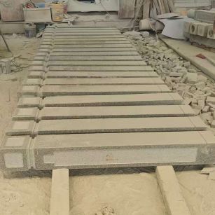 贵阳 芝麻白异形加工雕刻-栏杆大柱，方柱