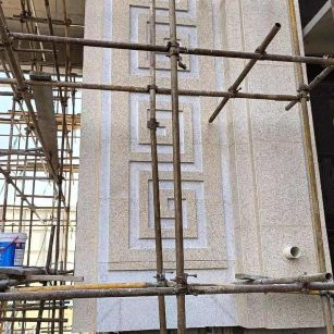 贵阳 黄金麻花岗岩别墅外墙干挂回纹造型效果