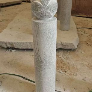 贵阳 芝麻白花岗岩石材挡车石柱、停车柱、圆柱挡车柱、方柱挡车柱等