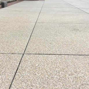 贵阳 黄金麻花岗岩石板材荔枝面地面铺装效果