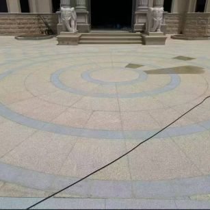 贵阳 黄金麻芝麻灰花岗岩石材地铺拼接效果