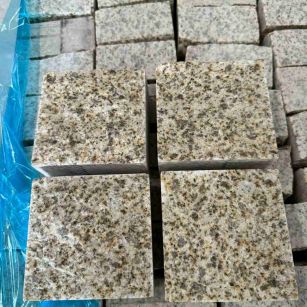 贵阳 黄金麻花岗岩自然面小方块，弹石，马蹄石等