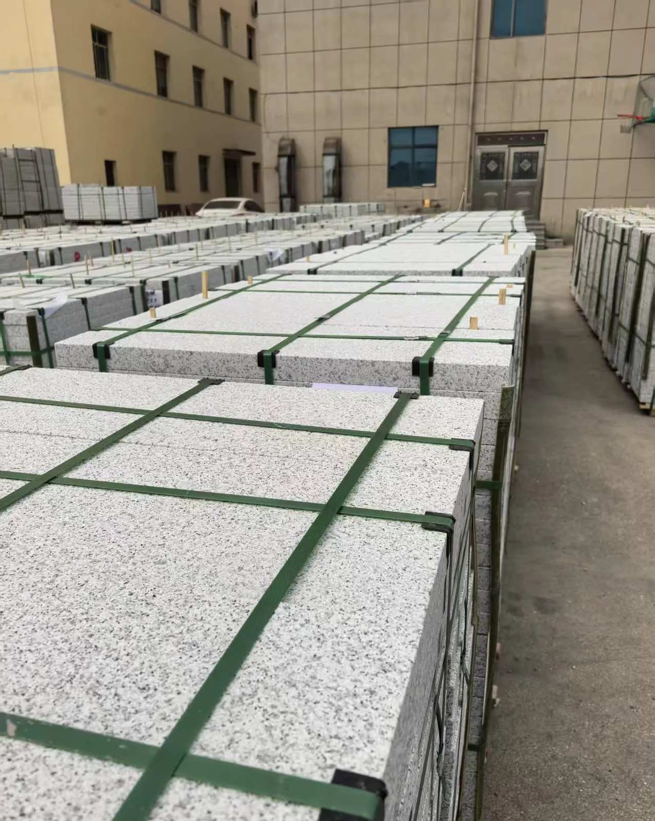 贵阳 白麻花岗岩5.0公分荔枝面地铺石