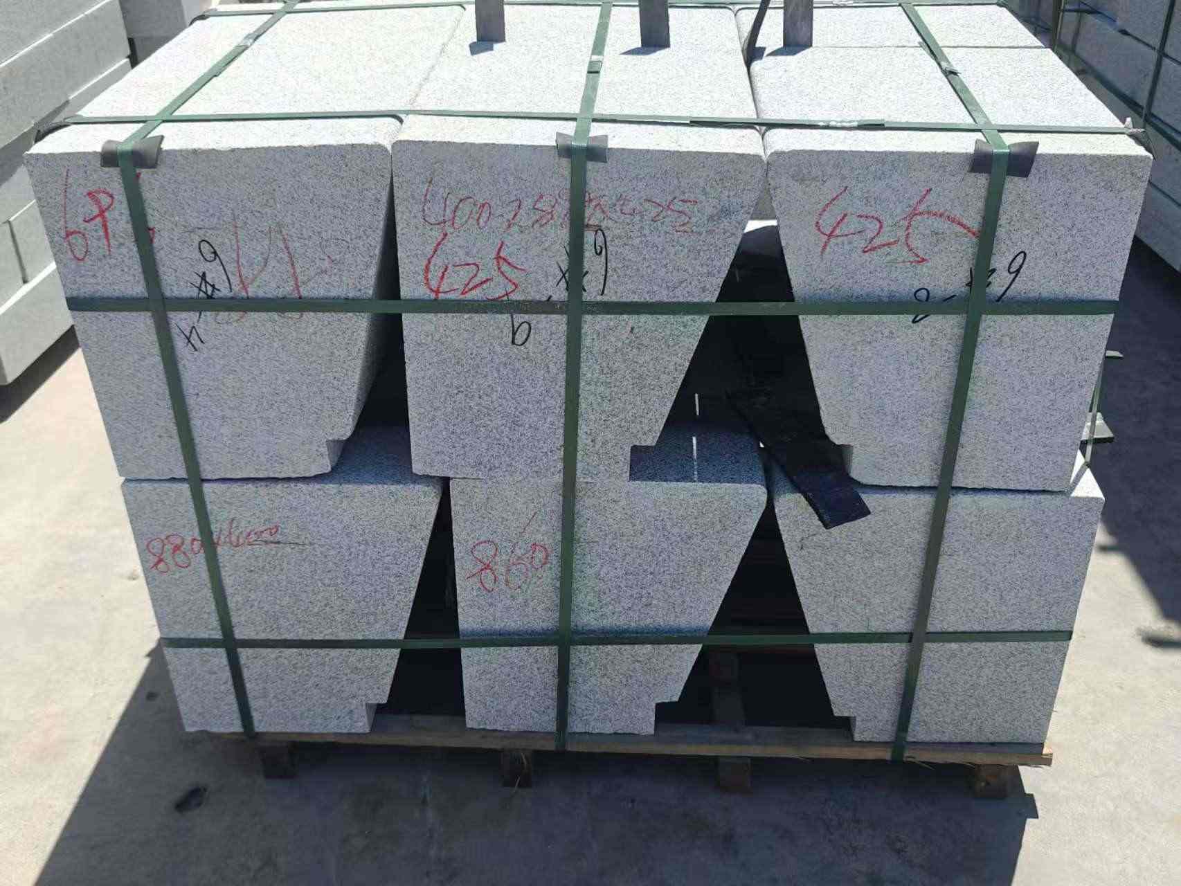 贵阳 芝麻白异形坐凳，石凳