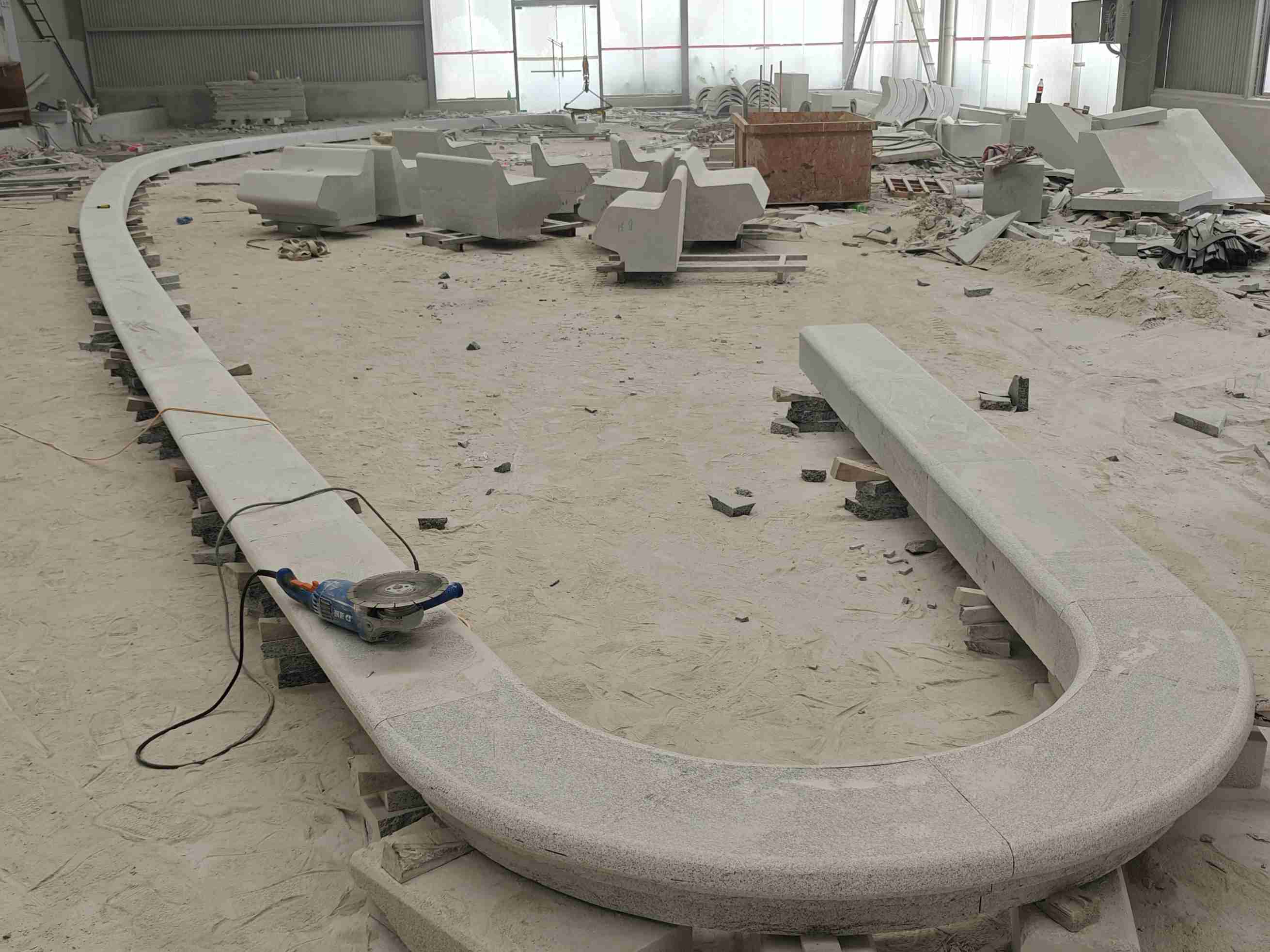 贵阳 芝麻白花岗岩弧形花坛石，坐凳石