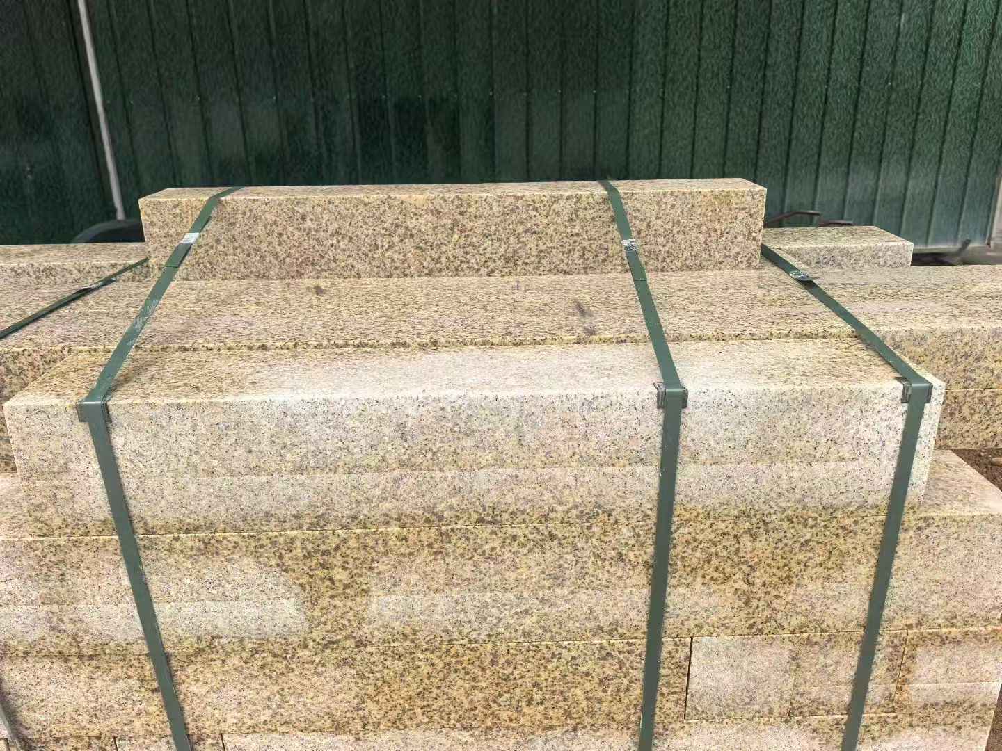 贵阳 黄金麻花岗岩石材机切面栏杆料半成品