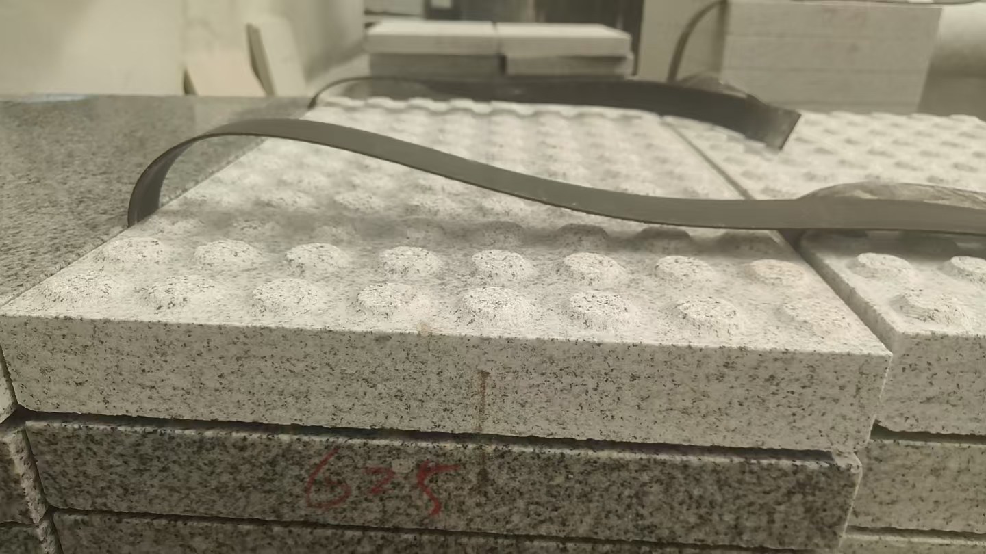 贵阳 芝麻白花岗岩6.0公分荔枝面五轴加工雕刻盲点