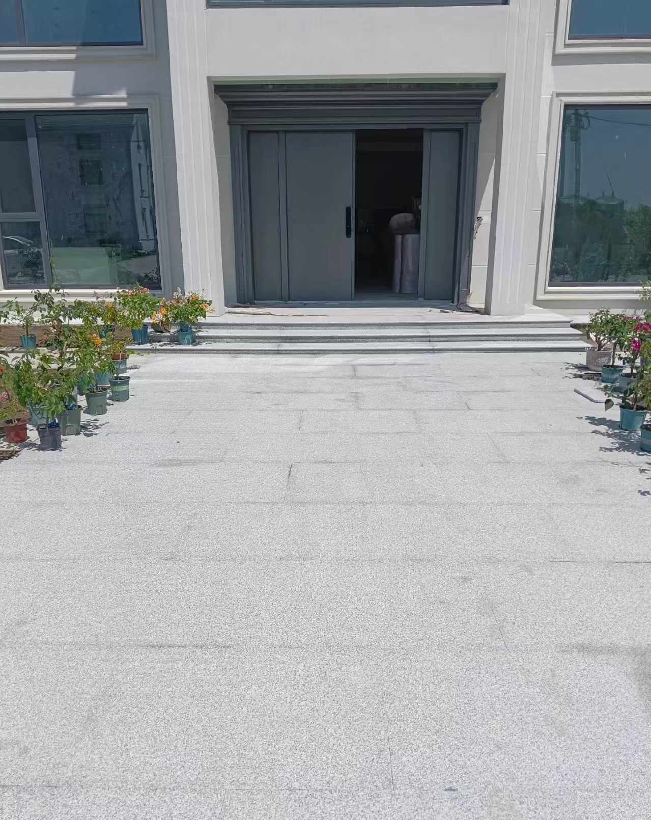 贵阳 芝麻白花岗岩地铺石地面铺装