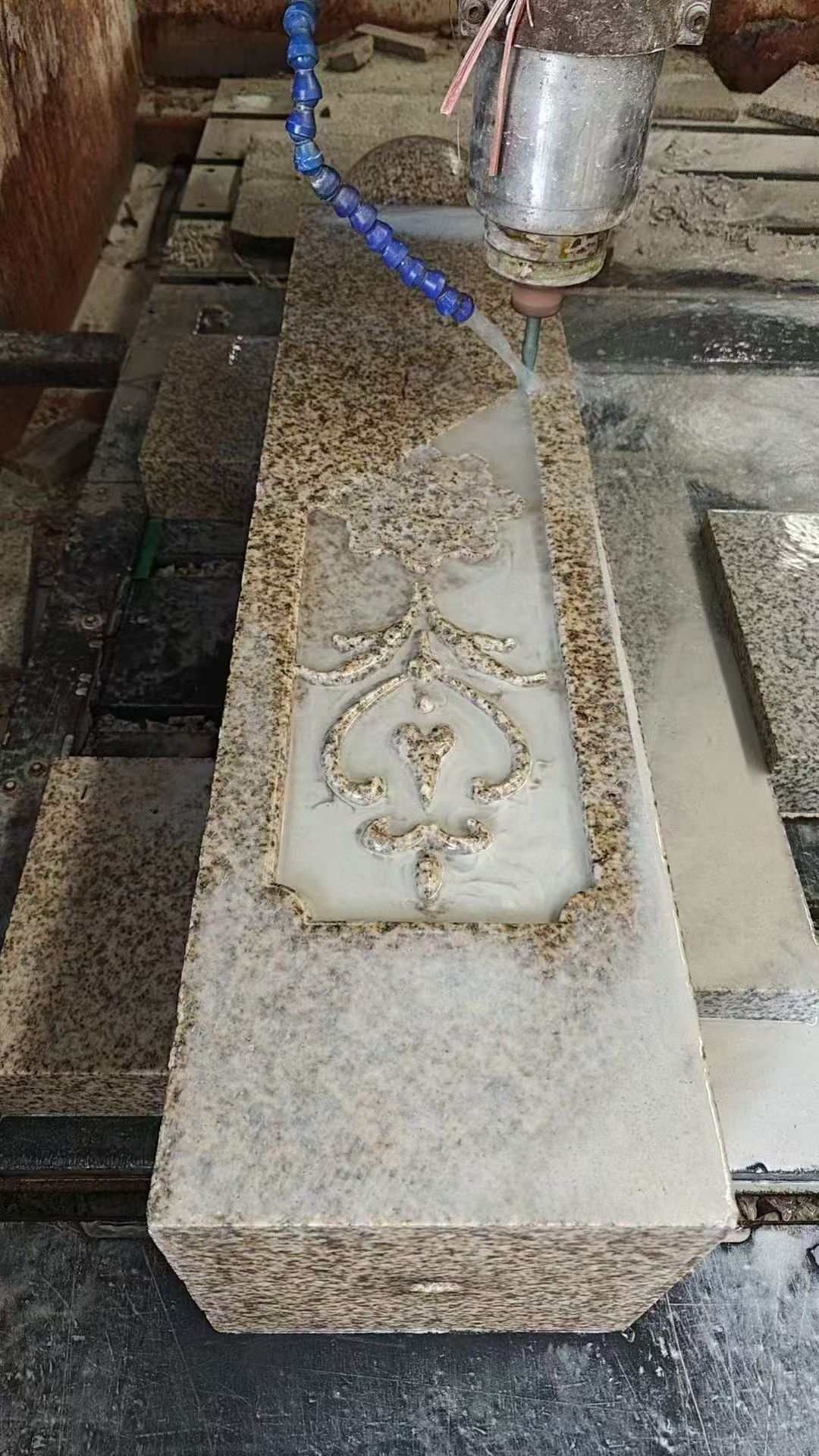 贵阳 黄金麻花岗岩异形加工雕刻栏杆大柱