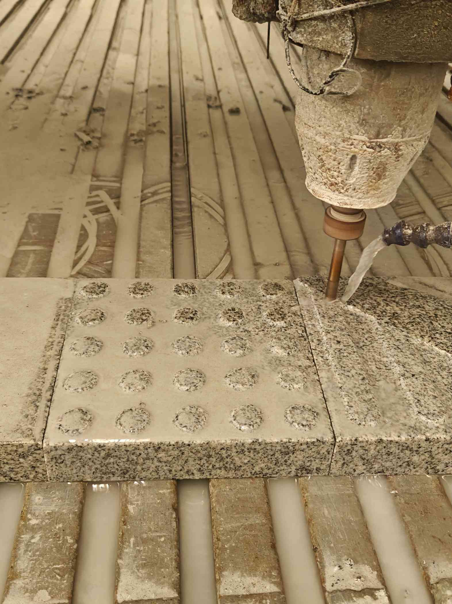 贵阳 芝麻白花岗岩石材盲人石、盲道石、盲点石