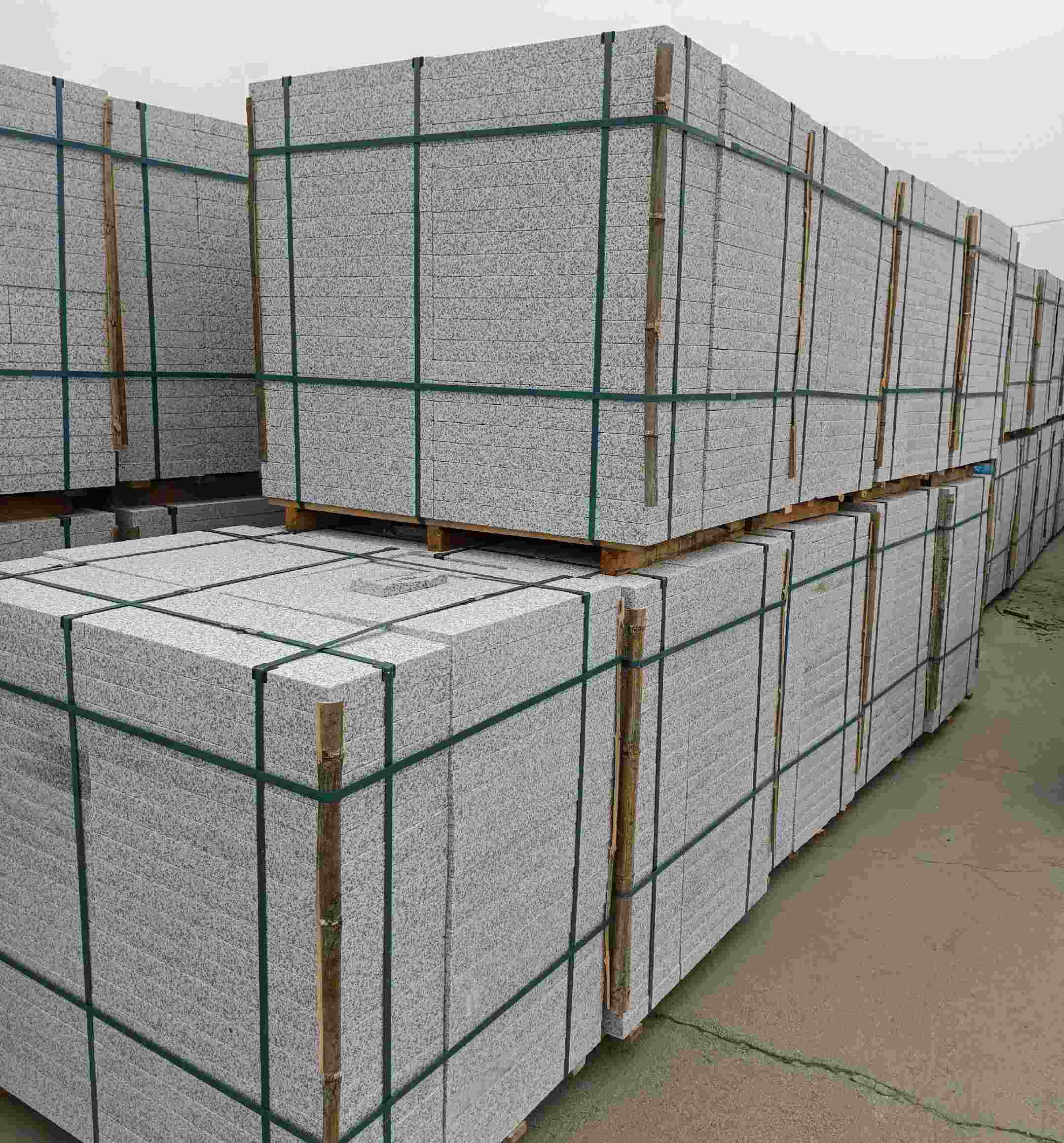 贵阳 白麻花岗岩石材荔枝面地铺石（300*600*50）