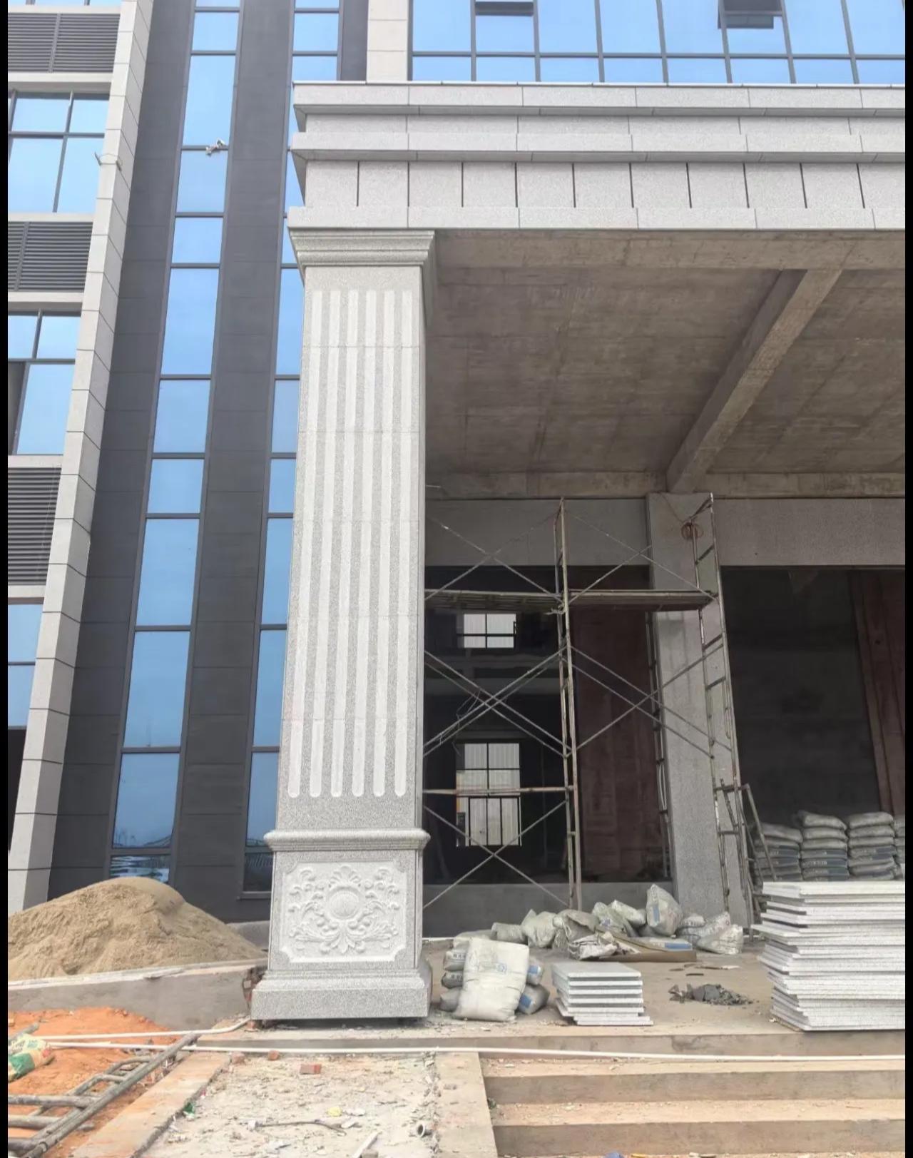 贵阳 芝麻白光面花岗岩门楼大柱（罗马柱）配雕花底座