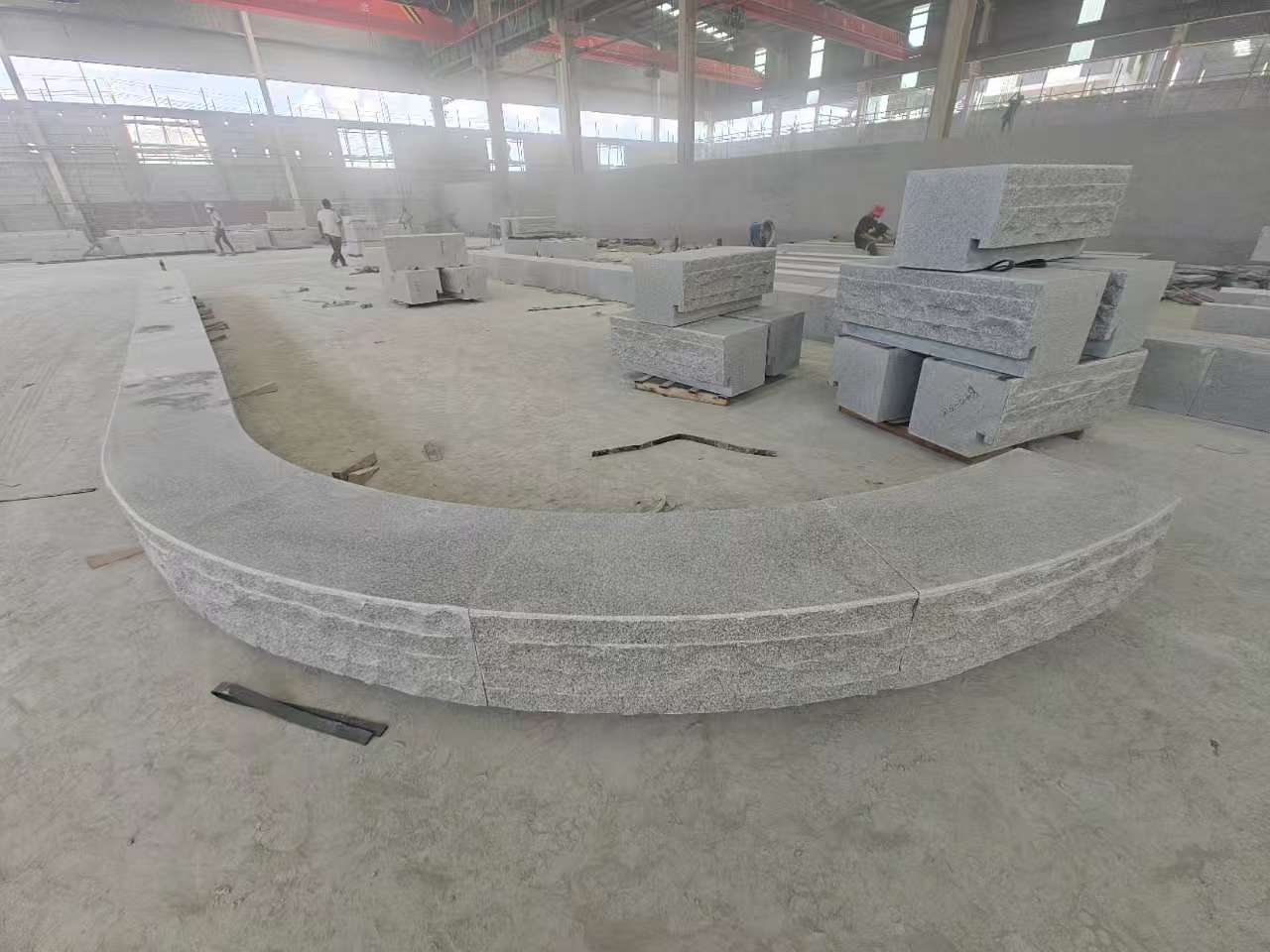 贵阳 芝麻白异形坐凳，自然面光面弧形加工