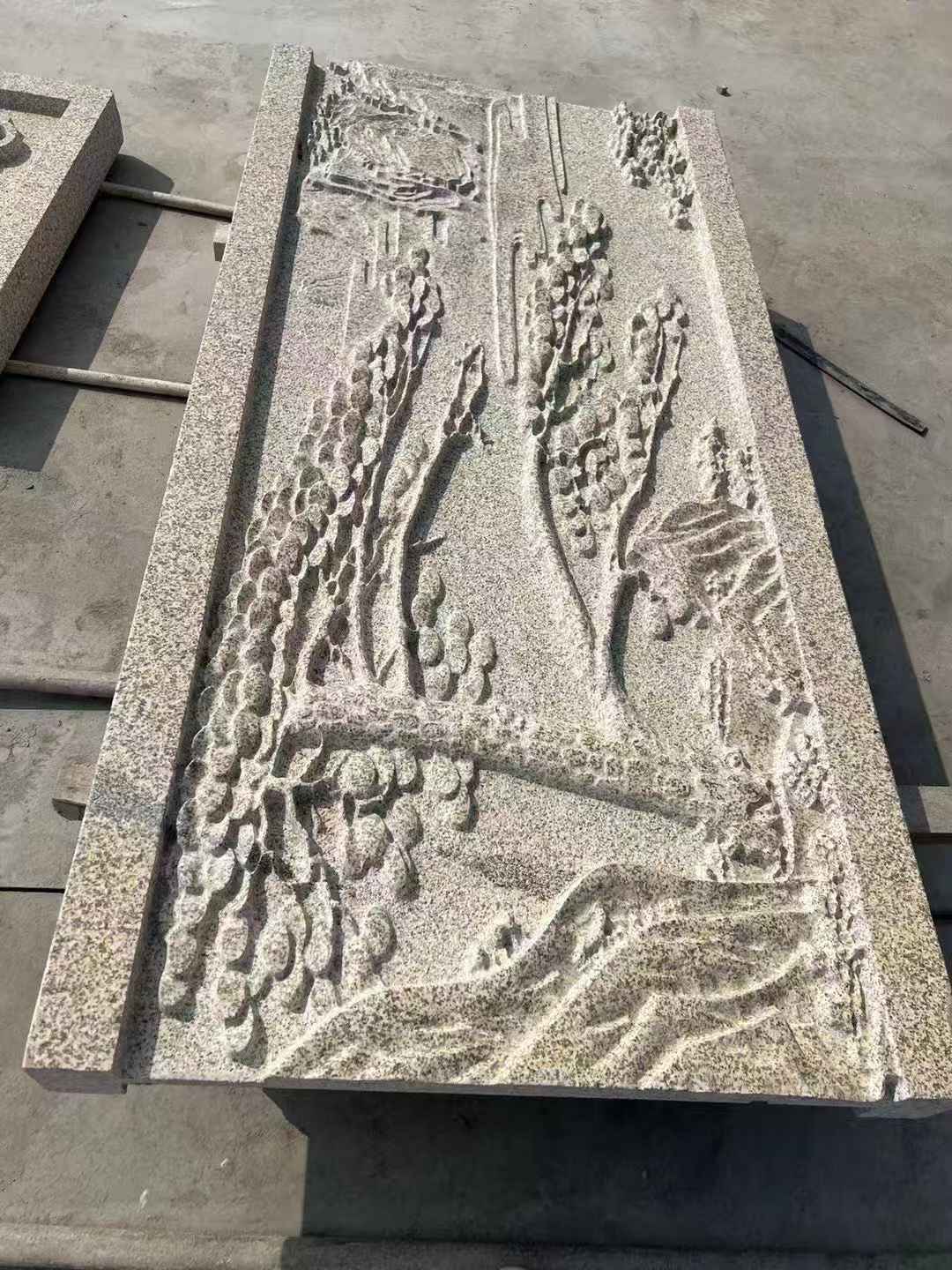 贵阳 黄金麻雕刻板浮雕迎客松