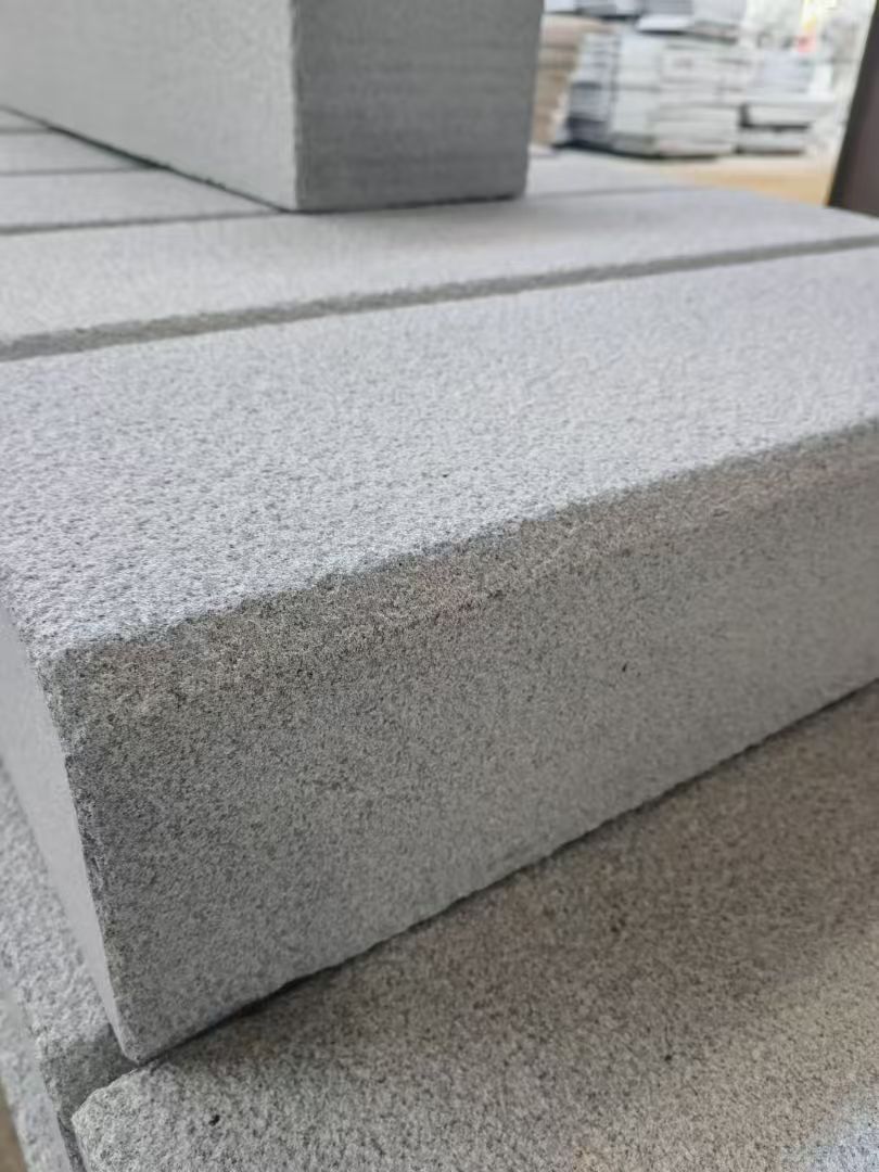 贵阳 芝麻灰荔枝面路沿石