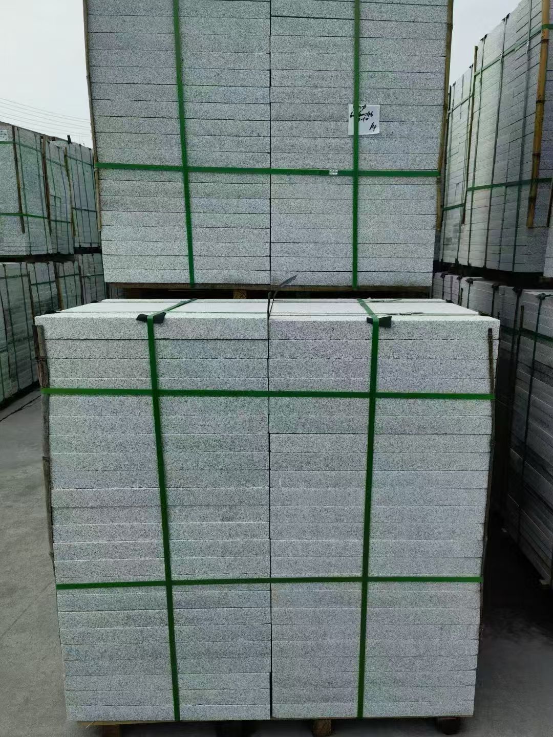 贵阳 芝麻白火烧，园林广场市政工程地铺石，1.8~5.0厚均有现货