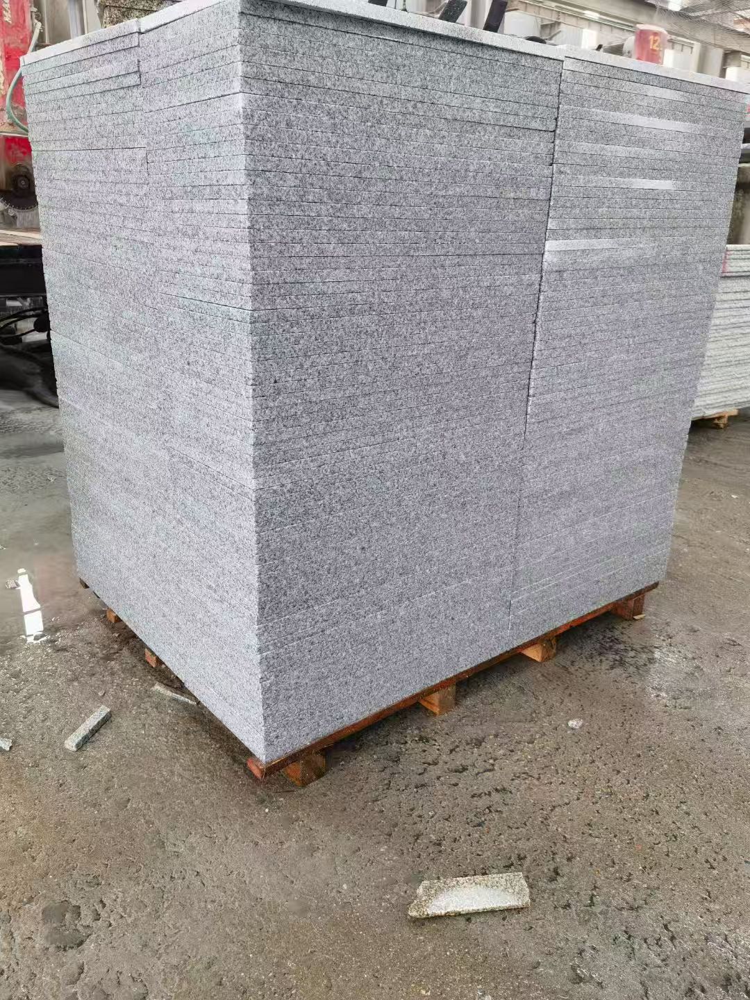 贵阳 芝麻白火烧面1.8厚300*600地铺石，尺寸标准，厚薄均匀