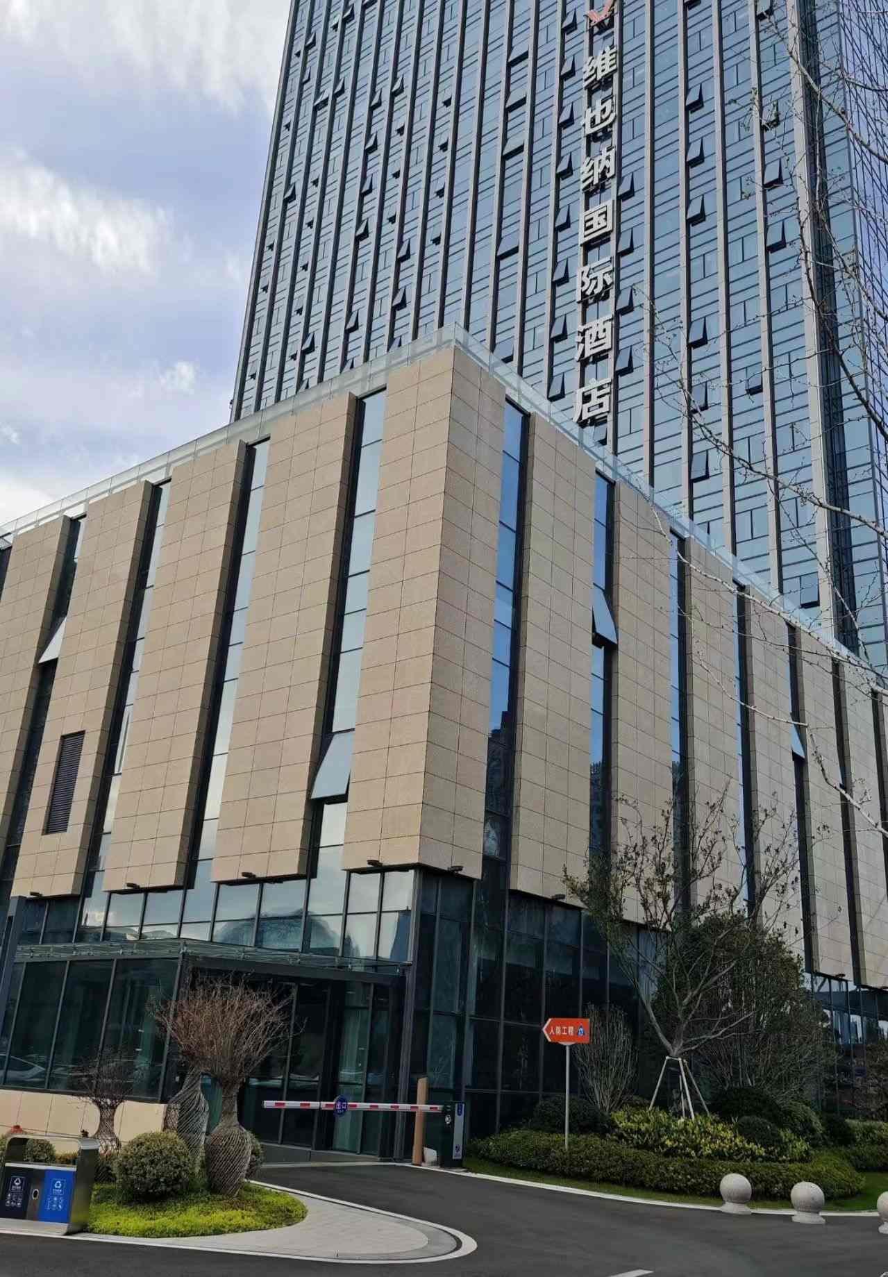 贵阳 黄金麻花岗岩外墙干挂