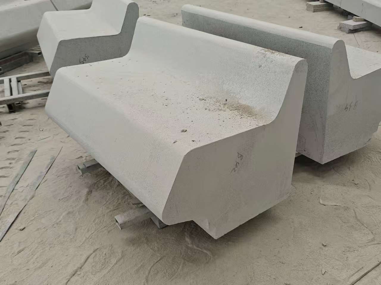 贵阳 芝麻白花岗岩异形坐凳，石凳