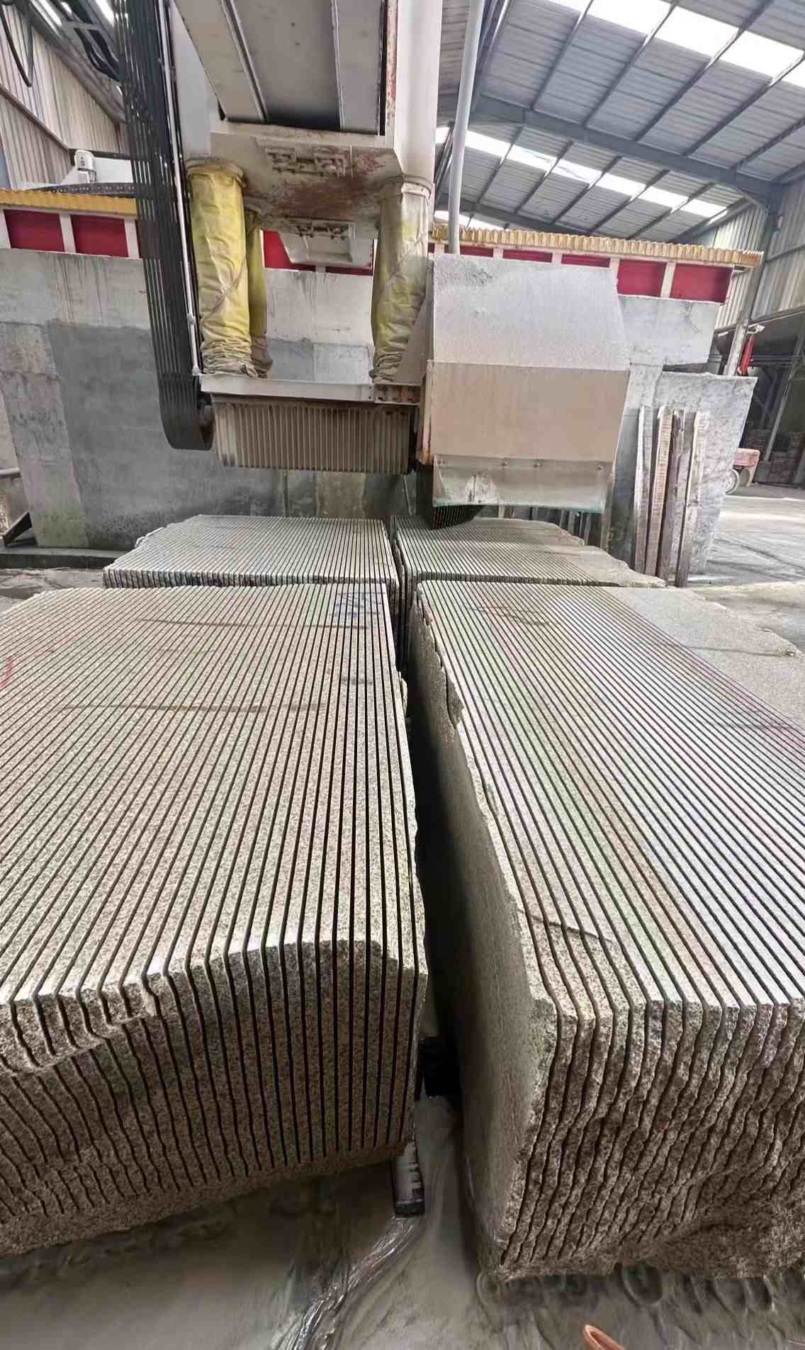 贵阳 车间生产日常，黄金麻白麻花岗岩