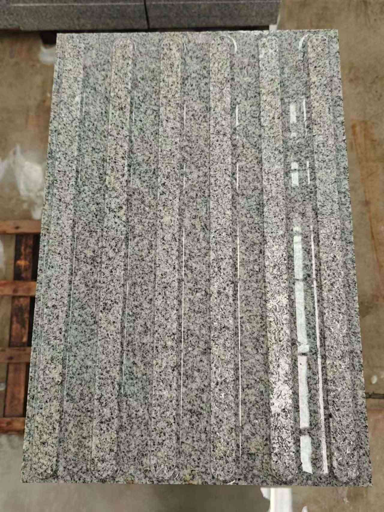 贵阳 芝麻白花岗岩荔枝面雕刻盲道，盲条