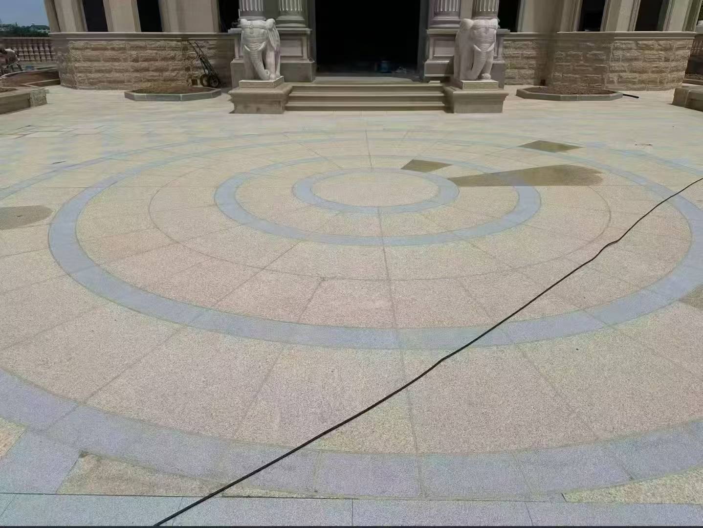 贵阳 黄金麻芝麻灰花岗岩石材地铺拼接效果